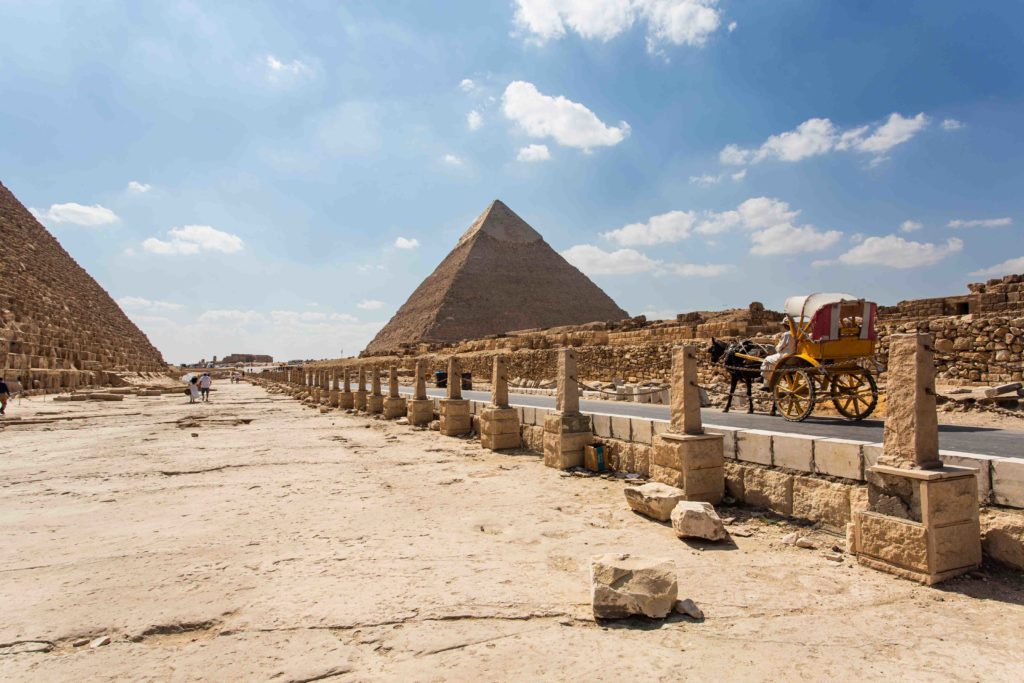 Transportation between Khufu's and Khafre's Pyramids.